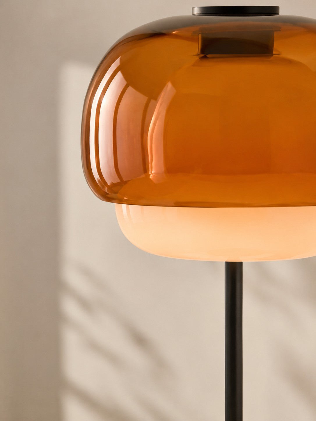 Beleuchteter Glasschirm mit weichem innerem Diffusor