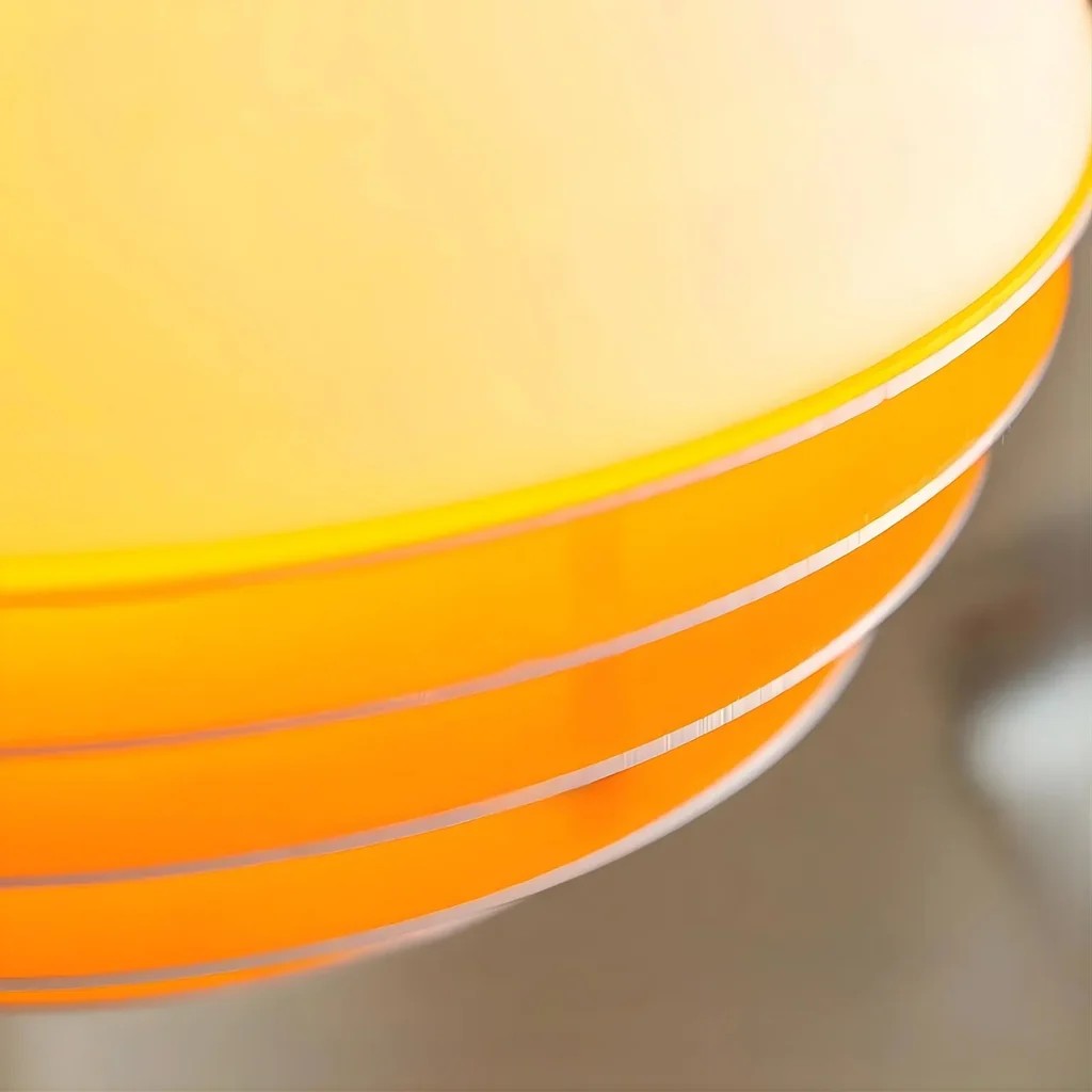 Nahansicht transluzenter Orangeschichten