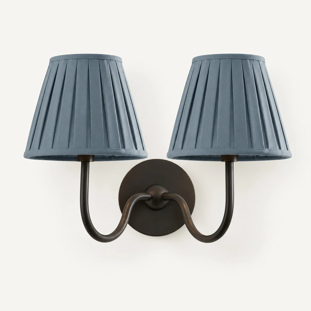 Luvora 2 Heads · Matte Black · Dusty Blue Pleated