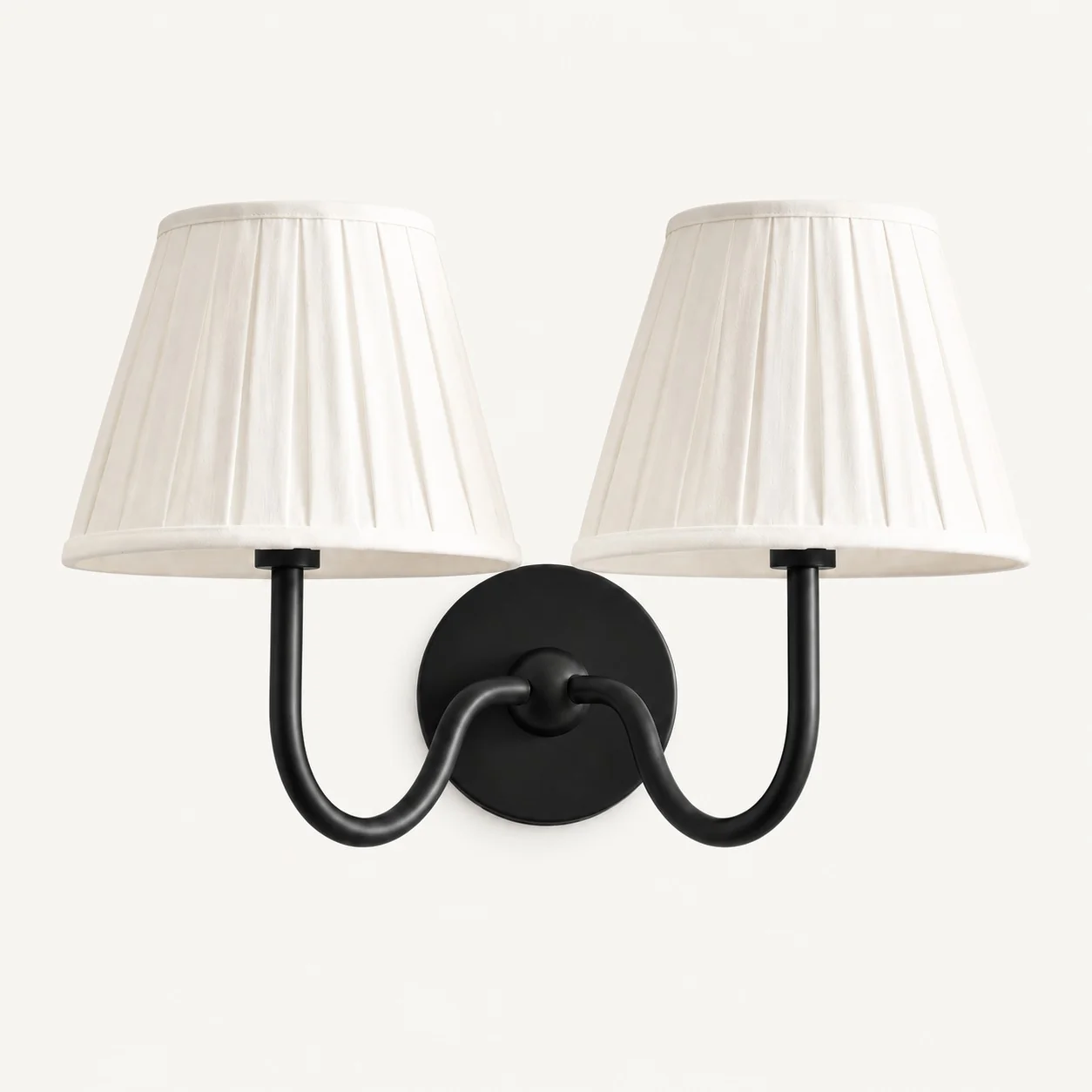 Luvora 2 Heads · Matte Black · White Pleated