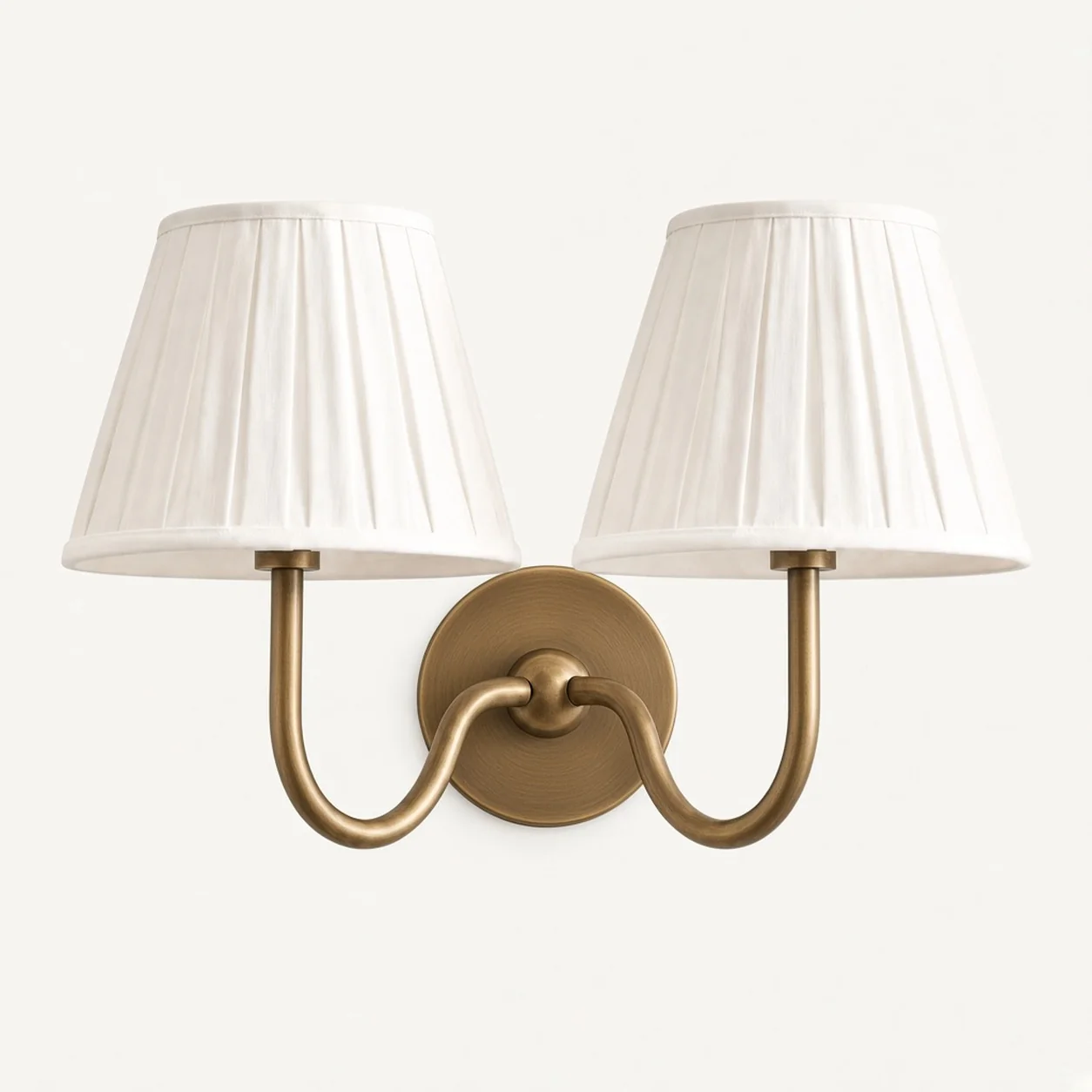 Luvora 2 Heads · Brass · White Pleated